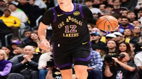 “小猪点赞：格雷茨卡逆境崛起，致敬这位走出困境的球星！”